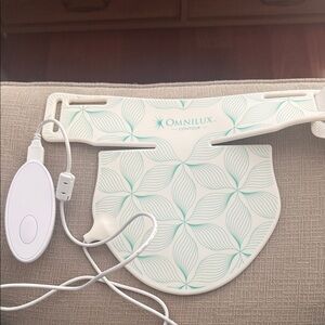 Omnilux Contour Neck & Décolleté LED Light Therapy Device – Anti-Aging